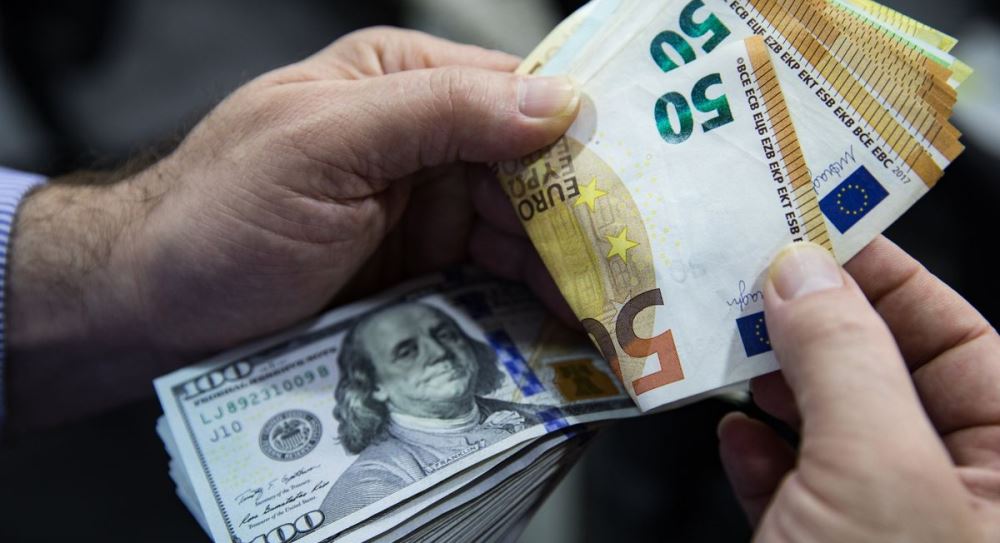 Euro e mbyll javen me rritje, shkak zbehja e efektit sezonal